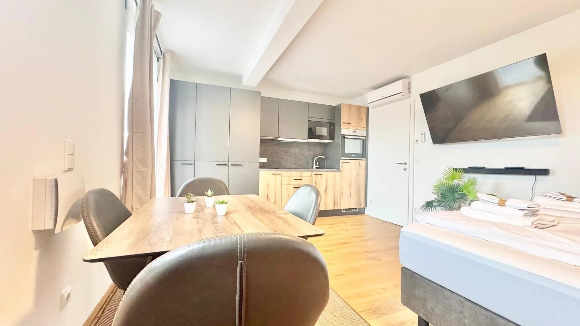 Apartment Gemuetliche Wohnung Mit Balkon Vienna